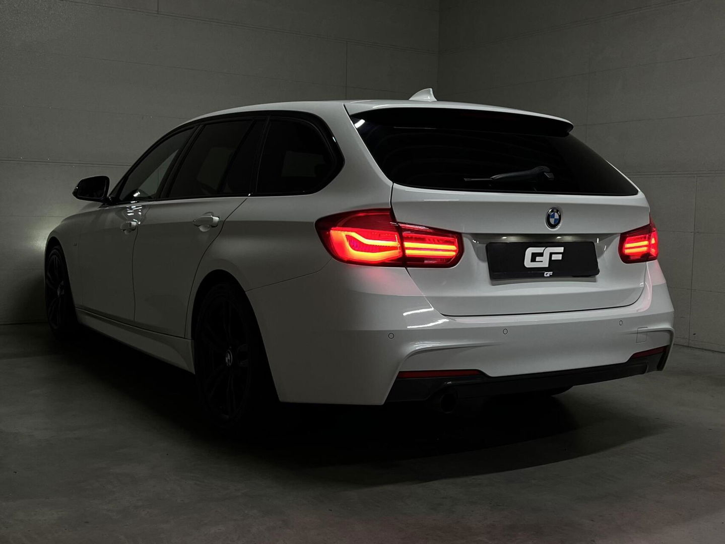 BMW 3 Serie Touring 318i M-Sport Navi Cruise Leer NAP