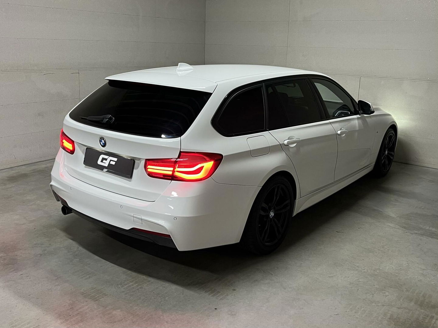 BMW 3 Serie Touring 318i M-Sport Navi Cruise Leer NAP