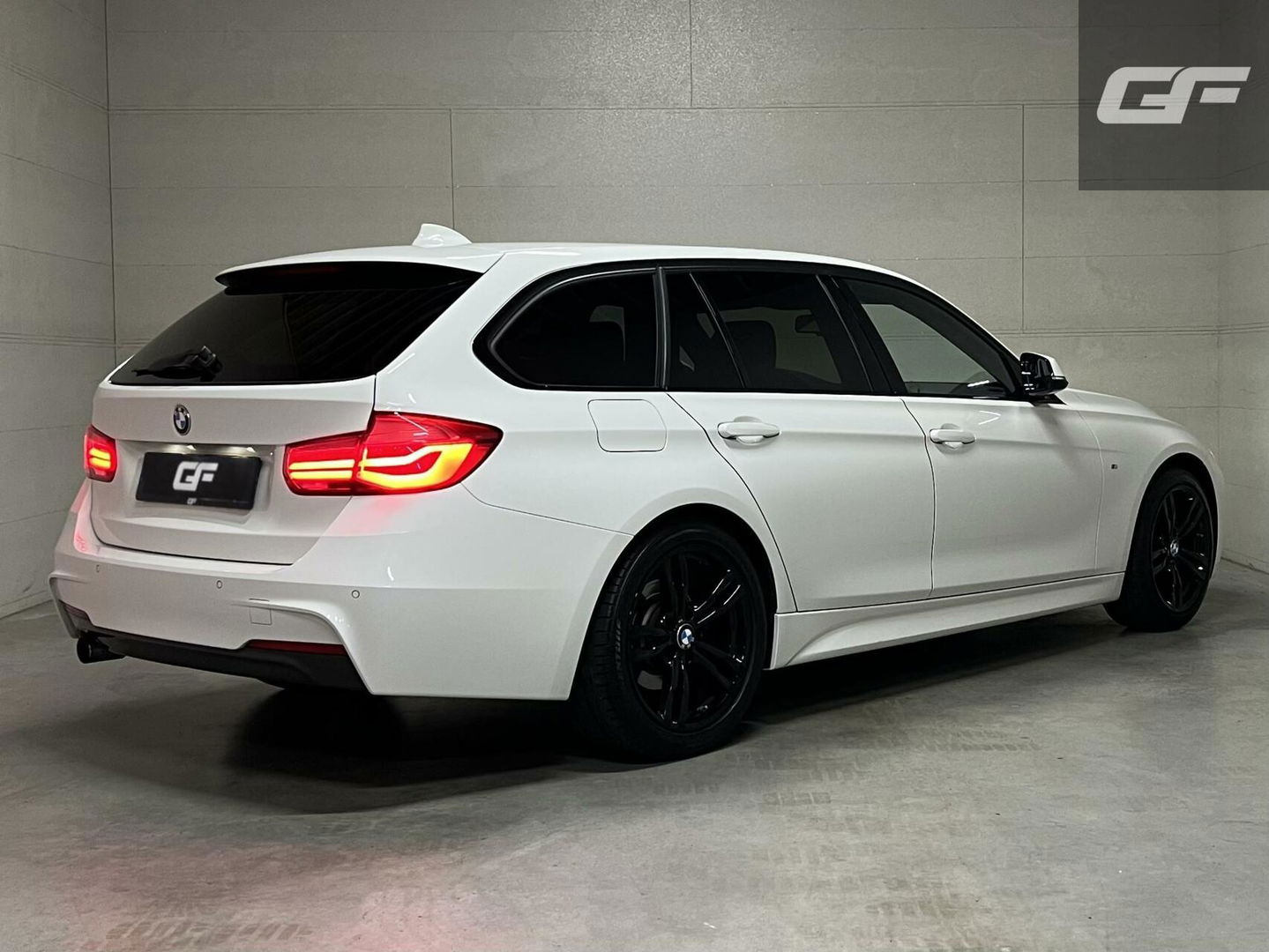 BMW 3 Serie Touring 318i M-Sport Navi Cruise Leer NAP