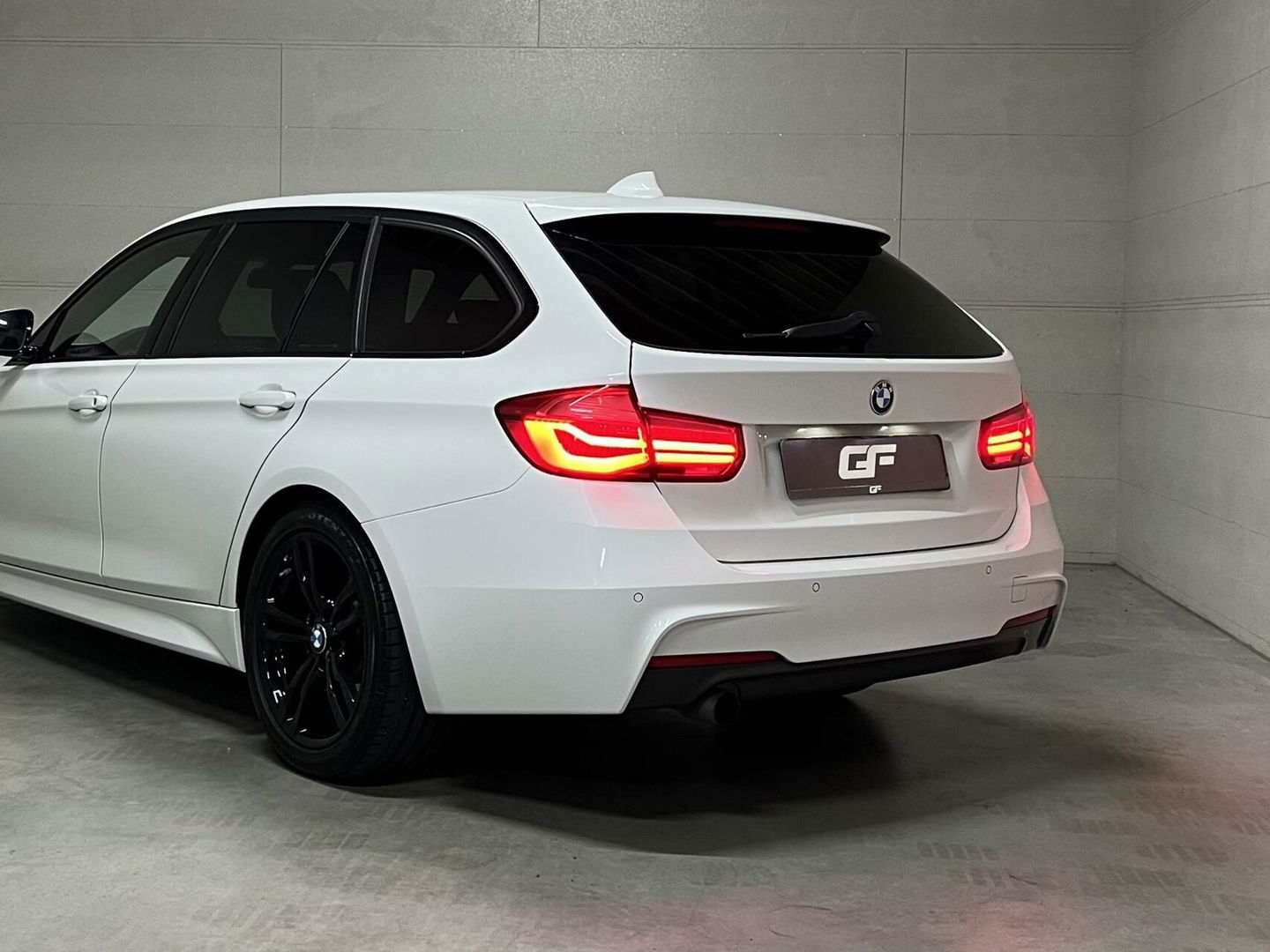 BMW 3 Serie Touring 318i M-Sport Navi Cruise Leer NAP