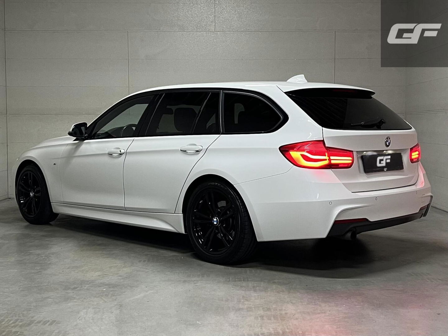 BMW 3 Serie Touring 318i M-Sport Navi Cruise Leer NAP
