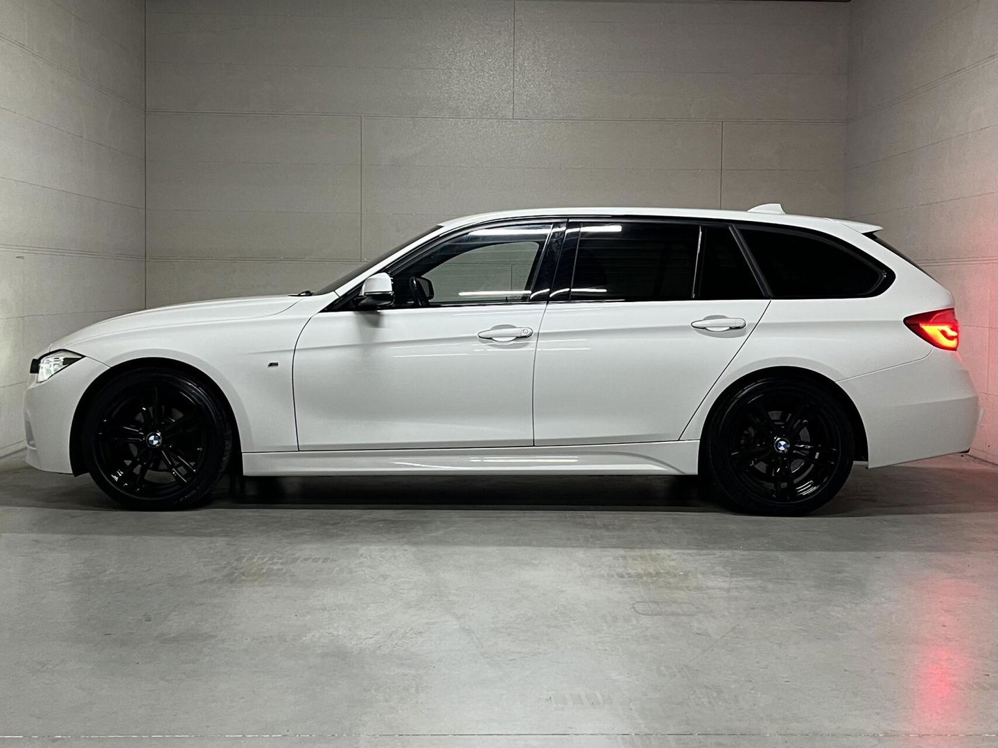 BMW 3 Serie Touring 318i M-Sport Navi Cruise Leer NAP