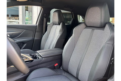 Peugeot 3008 1.2 130PK AUTOMAAT ALLURE P.BNS NAVI PDC-CAMERA LMV