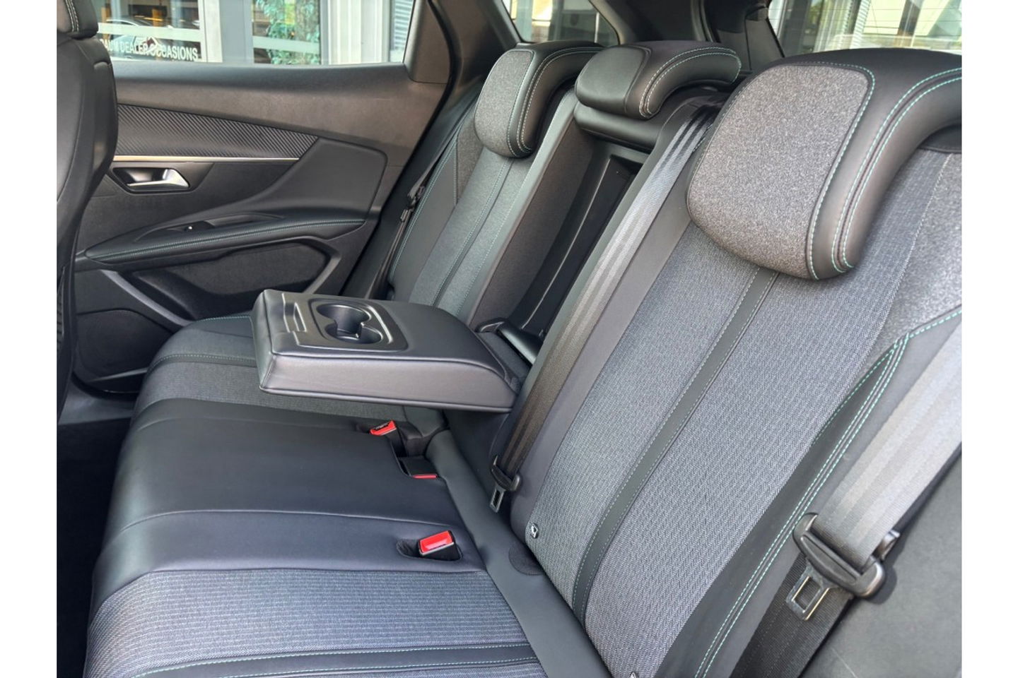 Peugeot 3008 1.2 130PK AUTOMAAT ALLURE P.BNS NAVI PDC-CAMERA LMV