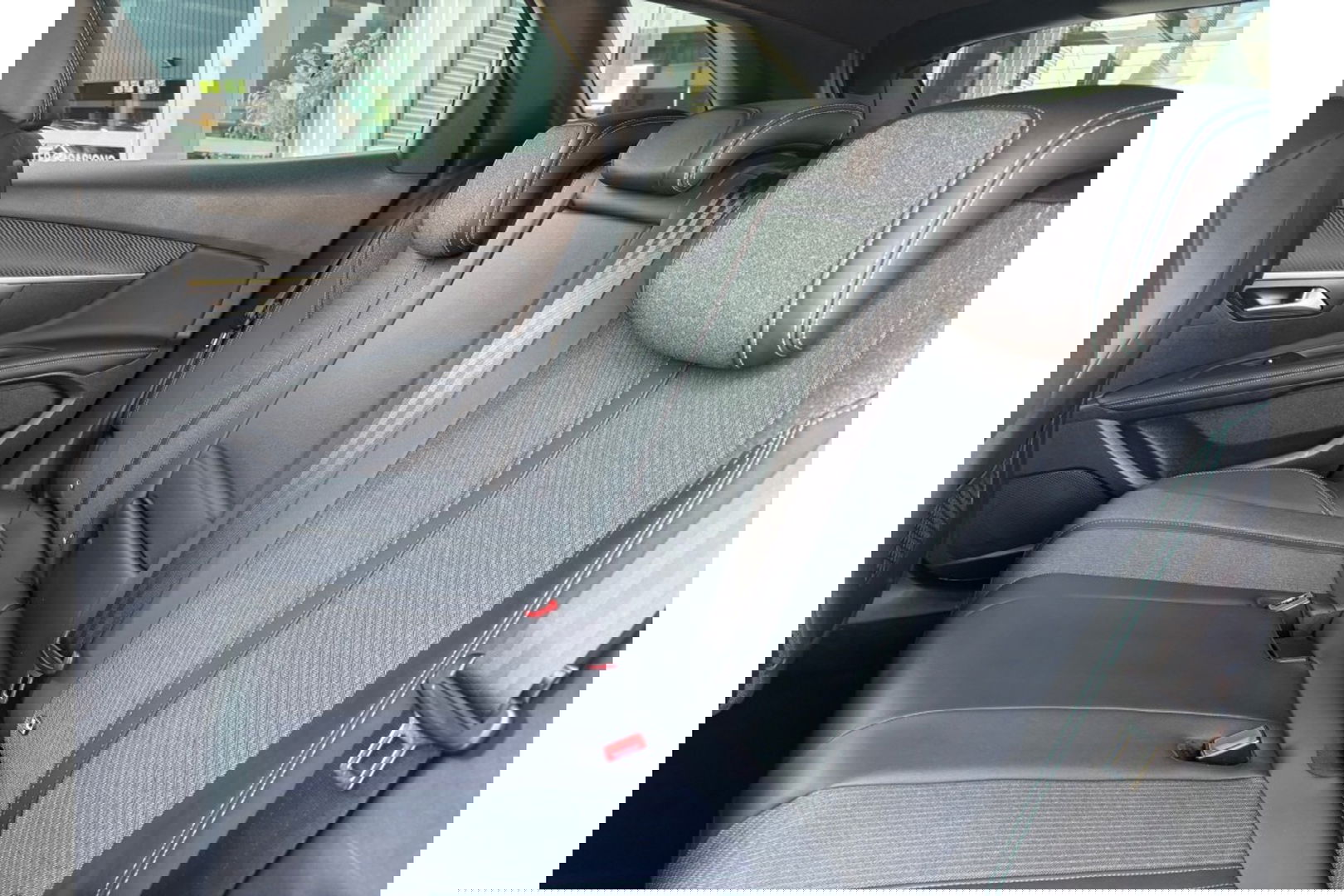 Peugeot 3008 1.2 130PK AUTOMAAT ALLURE P.BNS NAVI PDC-CAMERA LMV