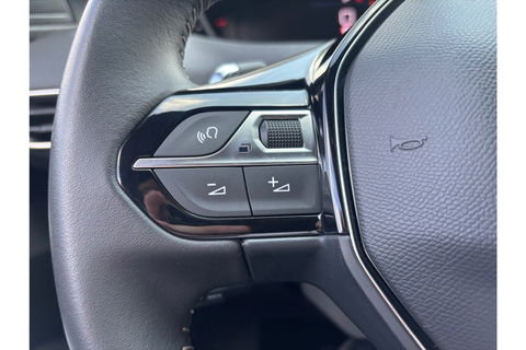 Peugeot 3008 1.2 130PK AUTOMAAT ALLURE P.BNS NAVI PDC-CAMERA LMV