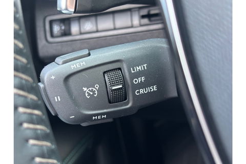 Peugeot 3008 1.2 130PK AUTOMAAT ALLURE P.BNS NAVI PDC-CAMERA LMV