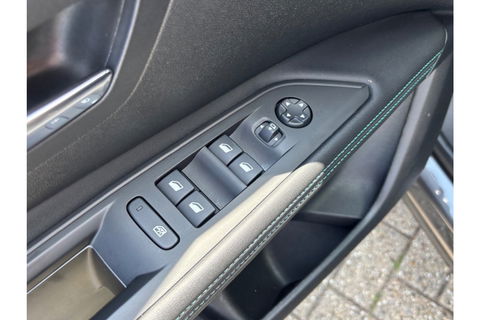 Peugeot 3008 1.2 130PK AUTOMAAT ALLURE P.BNS NAVI PDC-CAMERA LMV