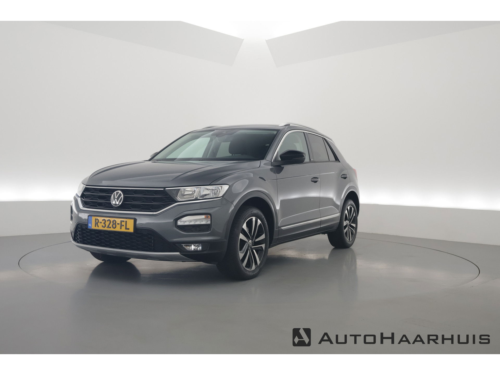Volkswagen T-Roc 1.5 TSI Style | Navi | Adapt. Cruise | Apple CarPlay | Stoelverw. | PDC | All seasons