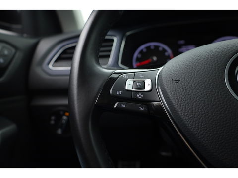 Volkswagen T-Roc 1.5 TSI Style | Navi | Adapt. Cruise | Apple CarPlay | Stoelverw. | PDC | All seasons