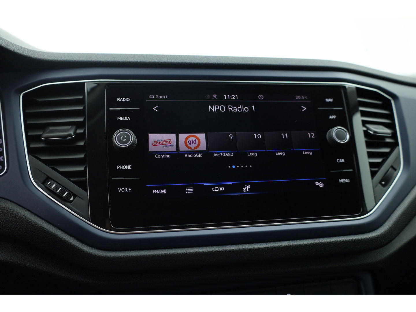 Volkswagen T-Roc 1.5 TSI Style | Navi | Adapt. Cruise | Apple CarPlay | Stoelverw. | PDC | All seasons