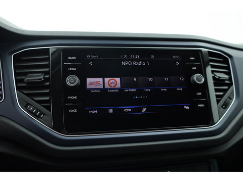 Volkswagen T-Roc 1.5 TSI Style | Navi | Adapt. Cruise | Apple CarPlay | Stoelverw. | PDC | All seasons