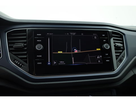 Volkswagen T-Roc 1.5 TSI Style | Navi | Adapt. Cruise | Apple CarPlay | Stoelverw. | PDC | All seasons