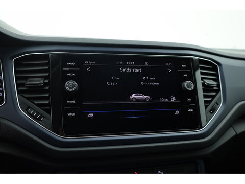 Volkswagen T-Roc 1.5 TSI Style | Navi | Adapt. Cruise | Apple CarPlay | Stoelverw. | PDC | All seasons