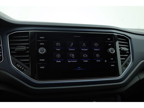 Volkswagen T-Roc 1.5 TSI Style | Navi | Adapt. Cruise | Apple CarPlay | Stoelverw. | PDC | All seasons