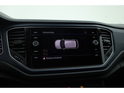Volkswagen T-Roc 1.5 TSI Style | Navi | Adapt. Cruise | Apple CarPlay | Stoelverw. | PDC | All seasons