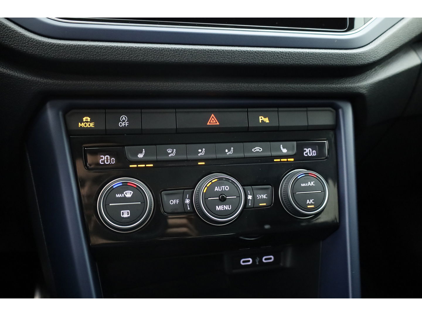 Volkswagen T-Roc 1.5 TSI Style | Navi | Adapt. Cruise | Apple CarPlay | Stoelverw. | PDC | All seasons