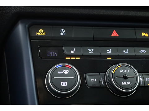 Volkswagen T-Roc 1.5 TSI Style | Navi | Adapt. Cruise | Apple CarPlay | Stoelverw. | PDC | All seasons
