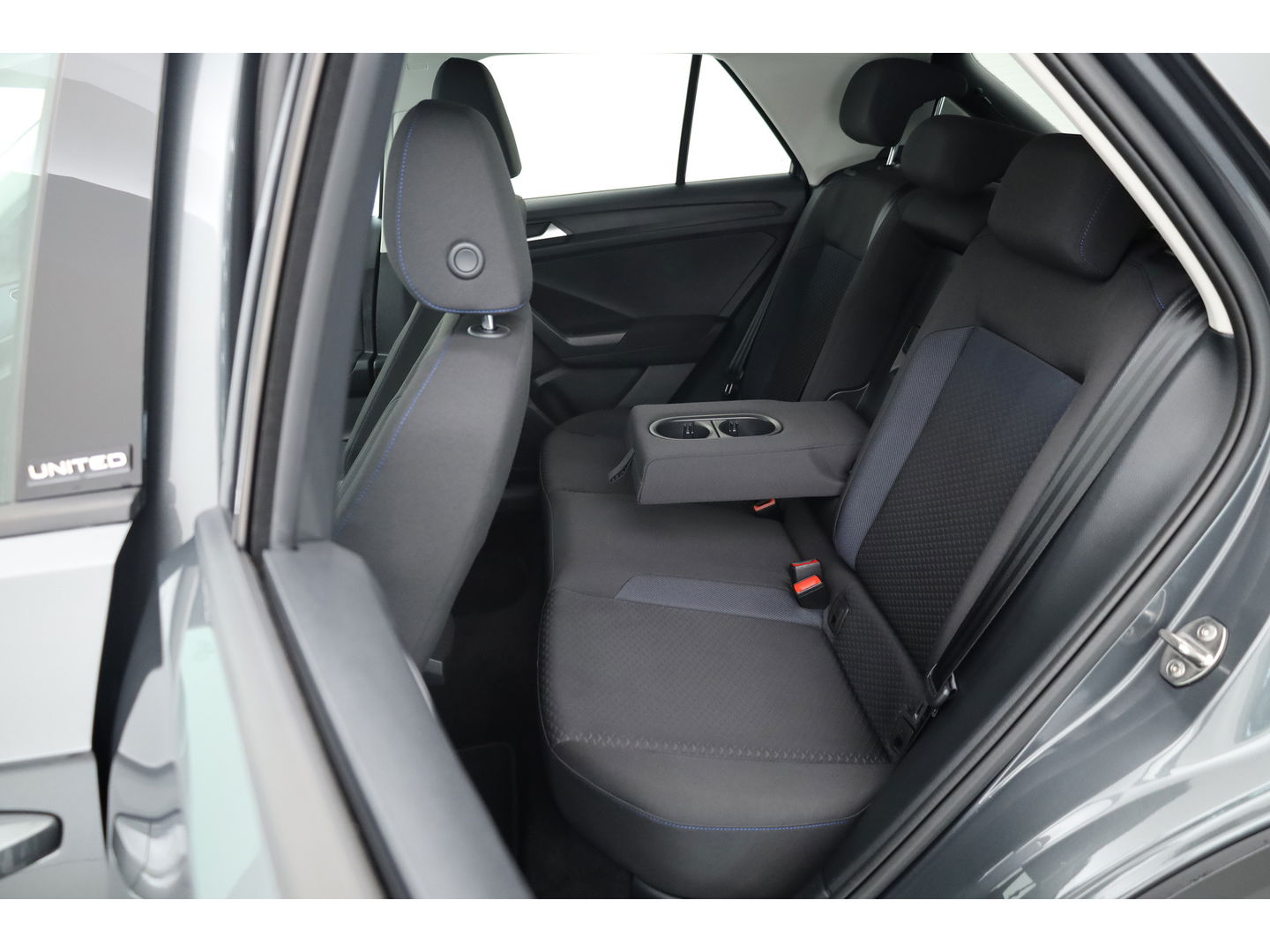 Volkswagen T-Roc 1.5 TSI Style | Navi | Adapt. Cruise | Apple CarPlay | Stoelverw. | PDC | All seasons