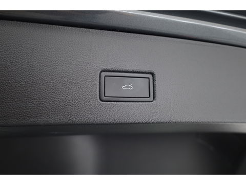 Volkswagen T-Roc 1.5 TSI Style | Navi | Adapt. Cruise | Apple CarPlay | Stoelverw. | PDC | All seasons