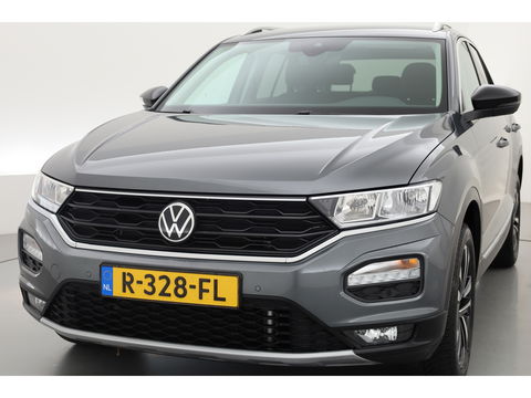Volkswagen T-Roc 1.5 TSI Style | Navi | Adapt. Cruise | Apple CarPlay | Stoelverw. | PDC | All seasons
