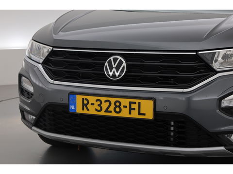 Volkswagen T-Roc 1.5 TSI Style | Navi | Adapt. Cruise | Apple CarPlay | Stoelverw. | PDC | All seasons