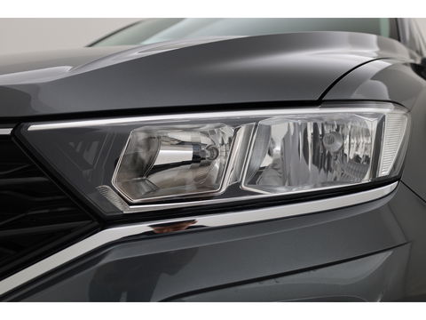 Volkswagen T-Roc 1.5 TSI Style | Navi | Adapt. Cruise | Apple CarPlay | Stoelverw. | PDC | All seasons