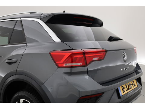Volkswagen T-Roc 1.5 TSI Style | Navi | Adapt. Cruise | Apple CarPlay | Stoelverw. | PDC | All seasons