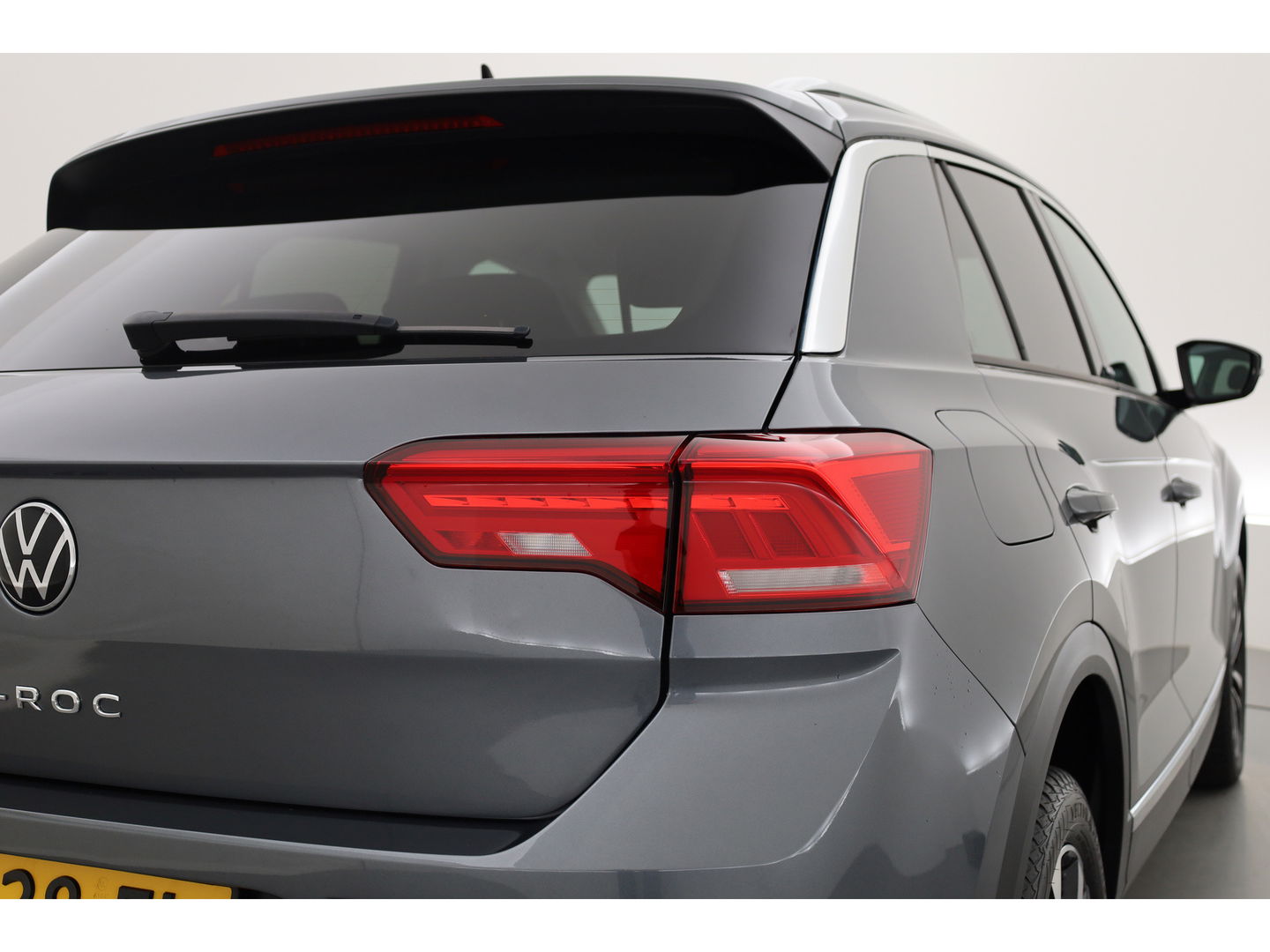 Volkswagen T-Roc 1.5 TSI Style | Navi | Adapt. Cruise | Apple CarPlay | Stoelverw. | PDC | All seasons