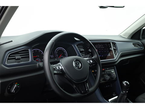 Volkswagen T-Roc 1.5 TSI Style | Navi | Adapt. Cruise | Apple CarPlay | Stoelverw. | PDC | All seasons