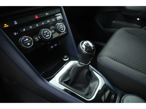 Volkswagen T-Roc 1.5 TSI Style | Navi | Adapt. Cruise | Apple CarPlay | Stoelverw. | PDC | All seasons