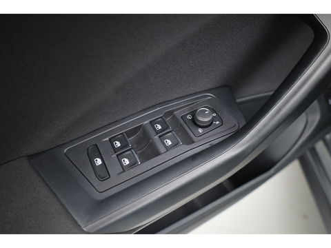 Volkswagen T-Roc 1.5 TSI Style | Navi | Adapt. Cruise | Apple CarPlay | Stoelverw. | PDC | All seasons