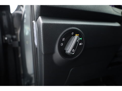 Volkswagen T-Roc 1.5 TSI Style | Navi | Adapt. Cruise | Apple CarPlay | Stoelverw. | PDC | All seasons