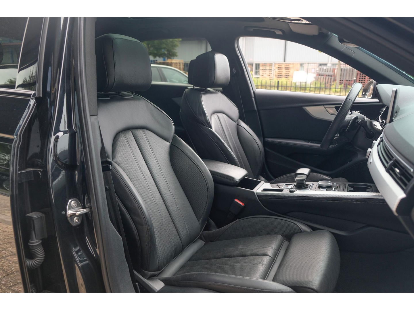 Audi RS4 Avant 2.9 TFSI 450pk Quattro Panoramadak Stoelkoeling Bang&Olufsen Head-up ABT 20" LMV