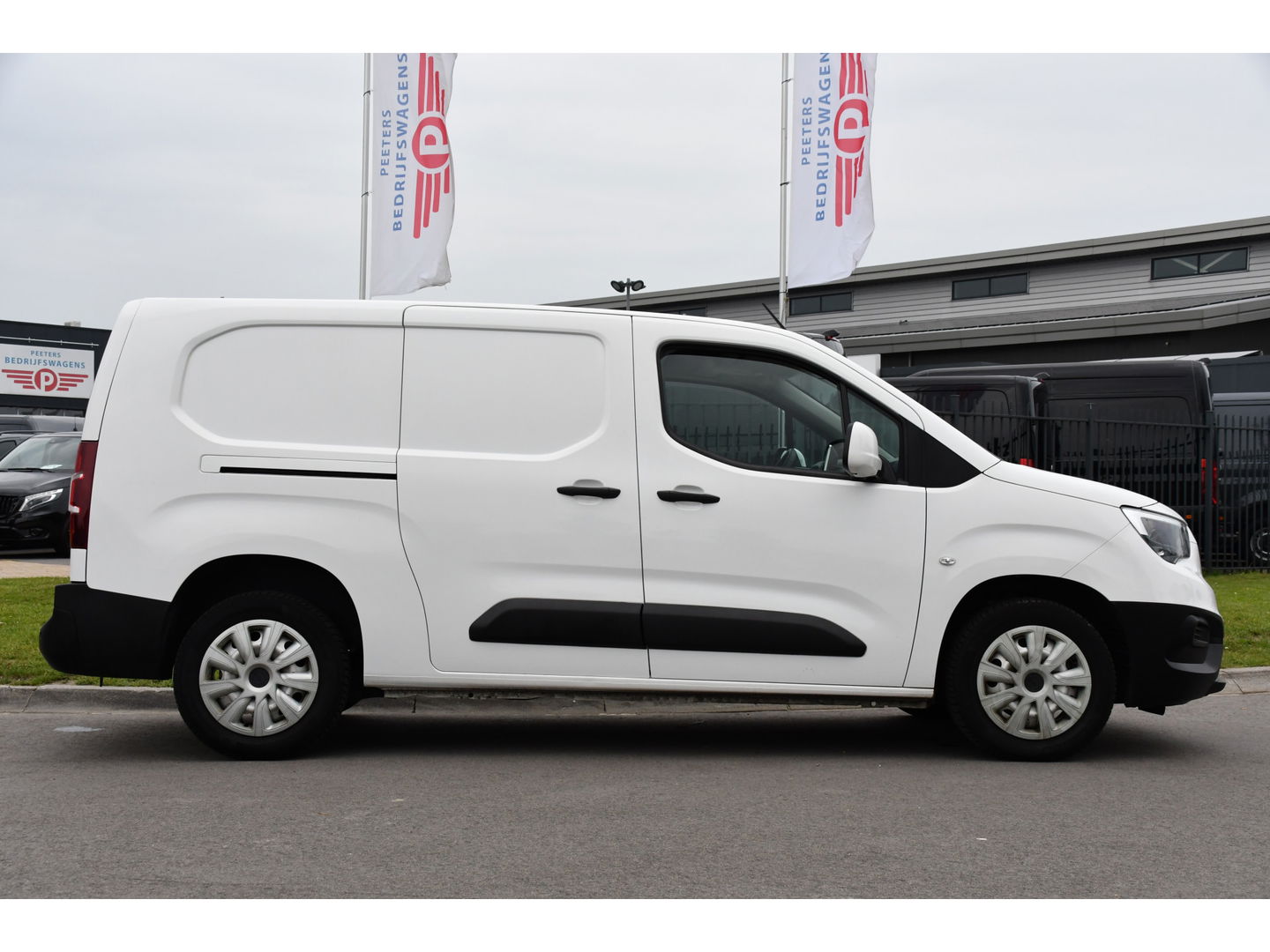 Opel Combo 1.5D L2H1 Edition Camera, Cruise, Carplay, 102pk, Trekhaak, Multimedia, Uniek!