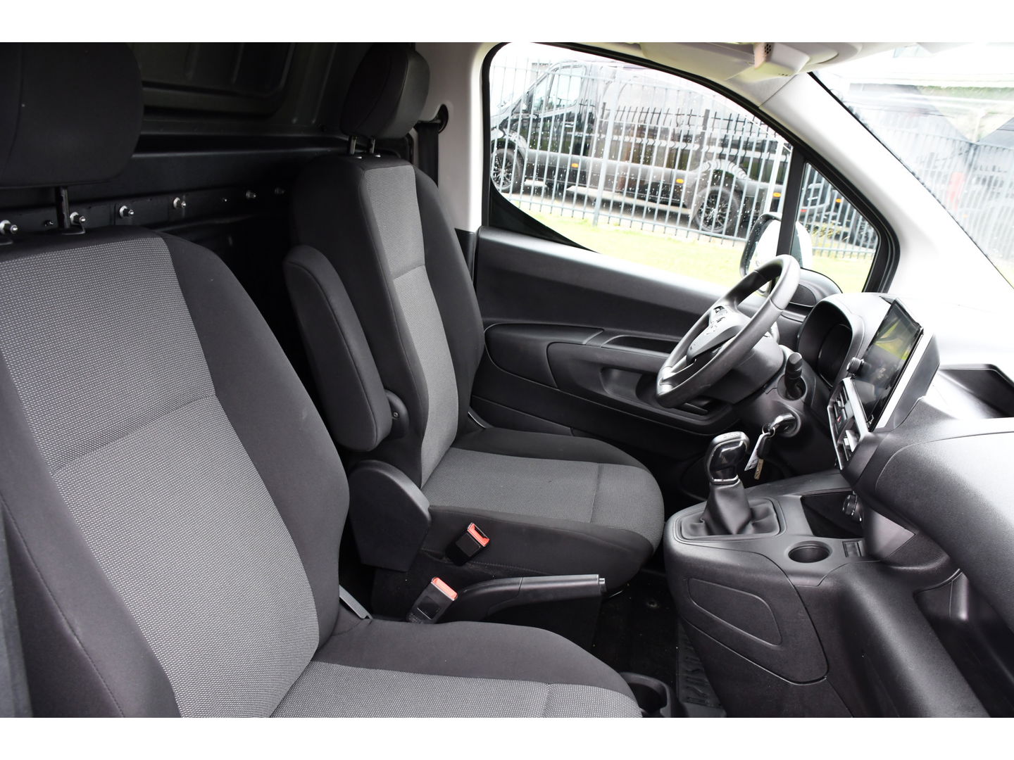 Opel Combo 1.5D L2H1 Edition Camera, Cruise, Carplay, 102pk, Trekhaak, Multimedia, Uniek!
