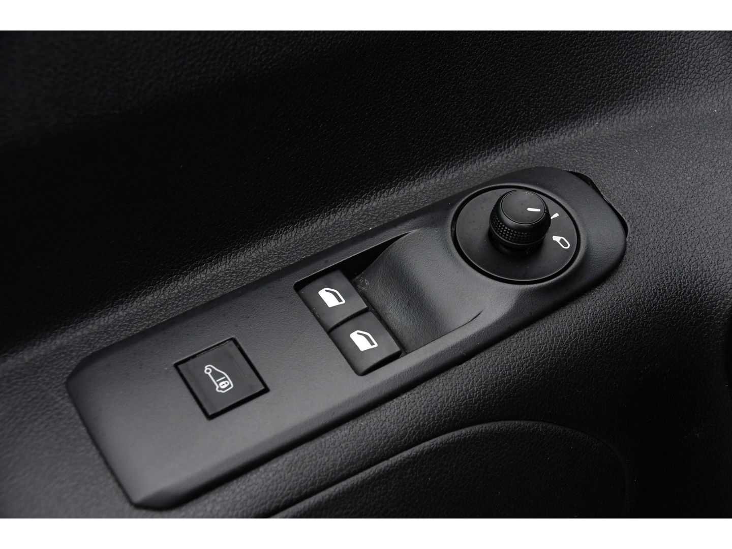 Opel Combo 1.5D L2H1 Edition Camera, Cruise, Carplay, 102pk, Trekhaak, Multimedia, Uniek!