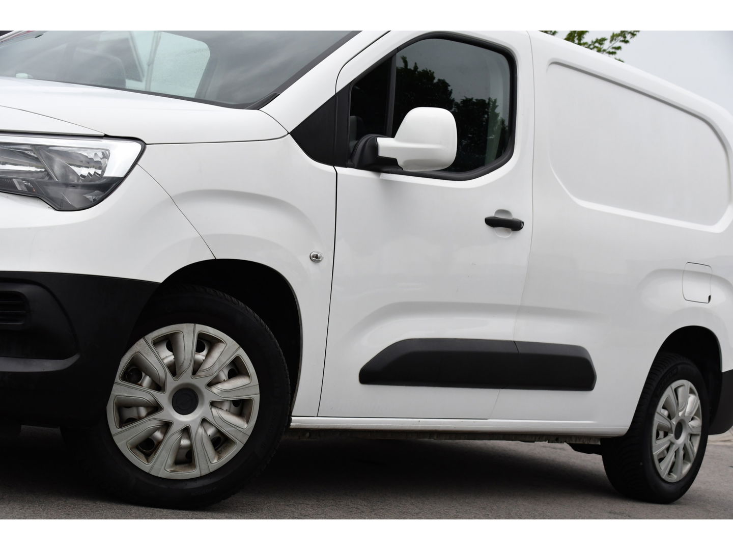 Opel Combo 1.5D L2H1 Edition Camera, Cruise, Carplay, 102pk, Trekhaak, Multimedia, Uniek!