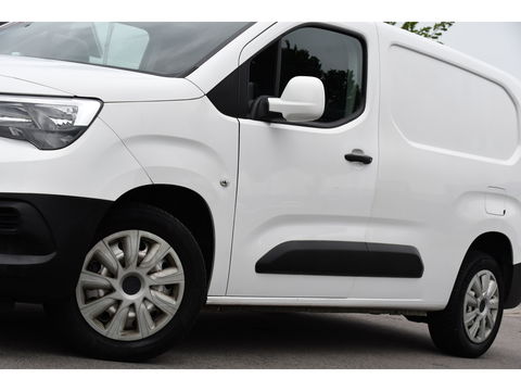 Opel Combo 1.5D L2H1 Edition Camera, Cruise, Carplay, 102pk, Trekhaak, Multimedia, Uniek!