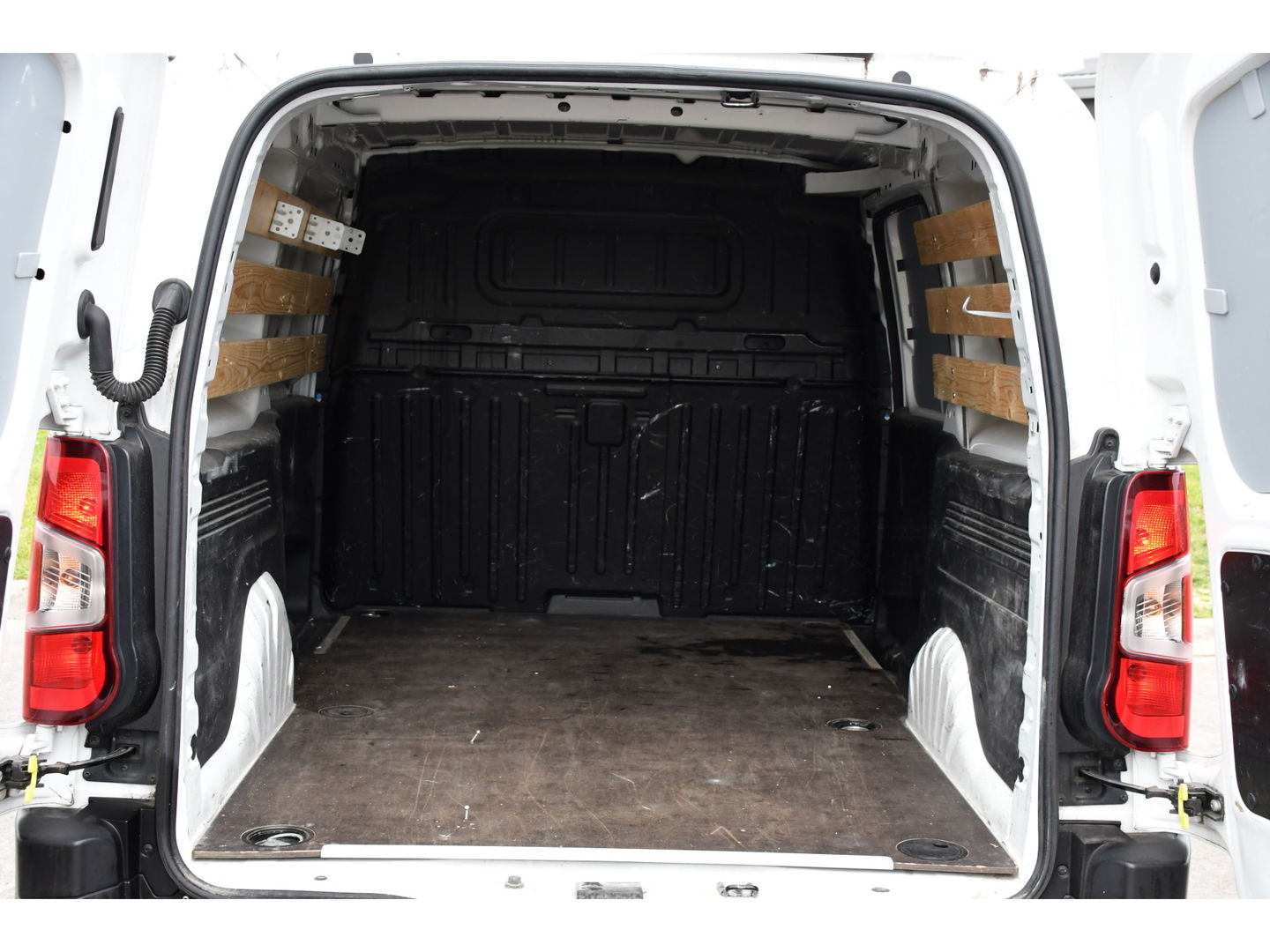 Opel Combo 1.5D L2H1 Edition Camera, Cruise, Carplay, 102pk, Trekhaak, Multimedia, Uniek!