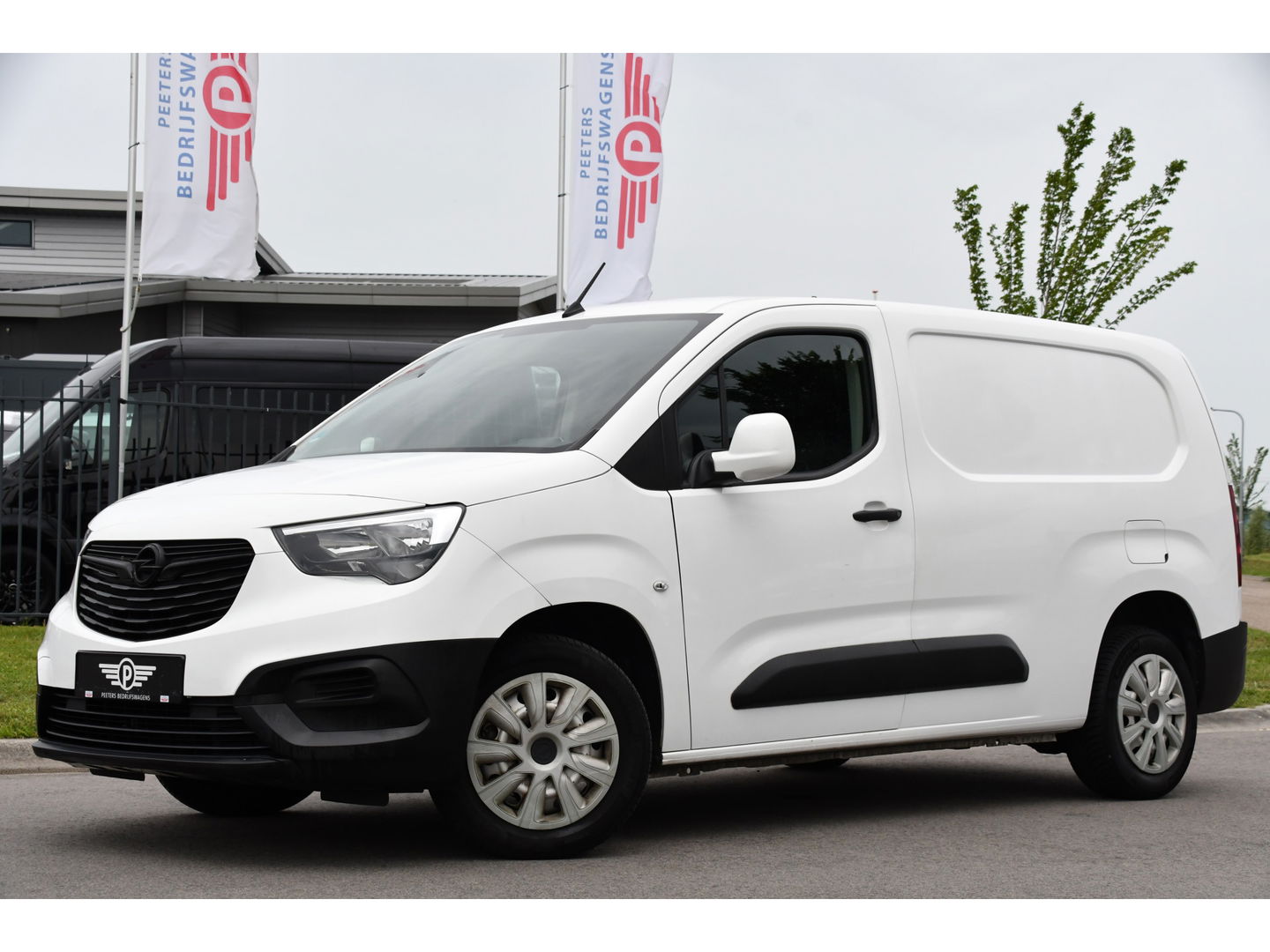 Opel Combo 1.5D L2H1 Edition Camera, Cruise, Carplay, 102pk, Trekhaak, Multimedia, Uniek!