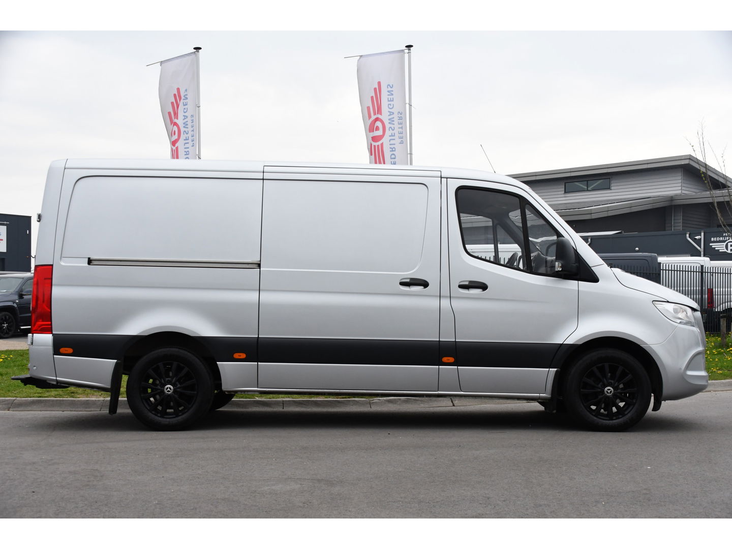 Mercedes-Benz Sprinter 316 2.2 CDI L2H1 AMG Edition Camera, Cruise, Carplay, Multimedia, 164pk, Automaat, Stoelverwarming, Standkachel, Uniek!