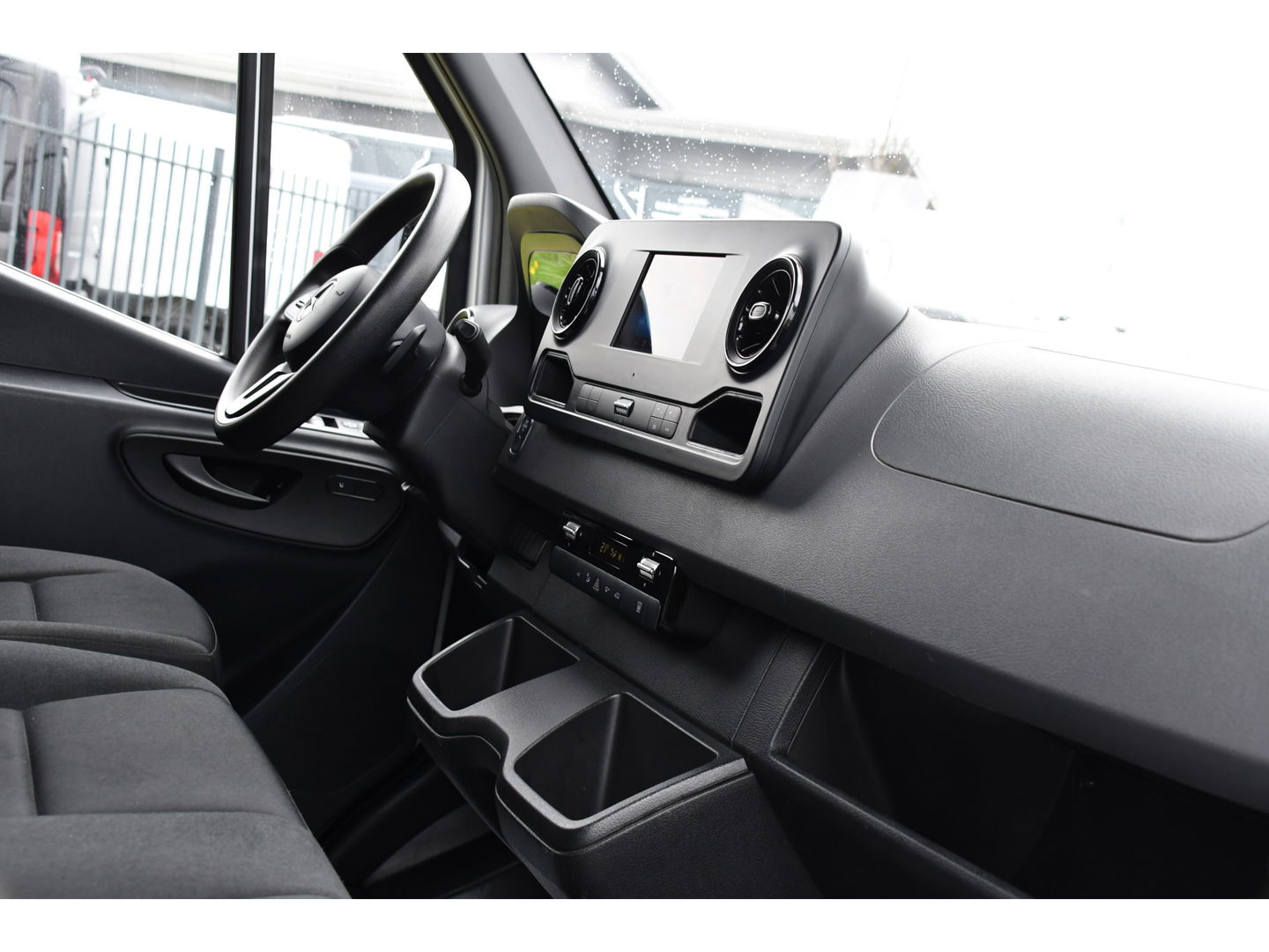 Mercedes-Benz Sprinter 316 2.2 CDI L2H1 AMG Edition Camera, Cruise, Carplay, Multimedia, 164pk, Automaat, Stoelverwarming, Standkachel, Uniek!