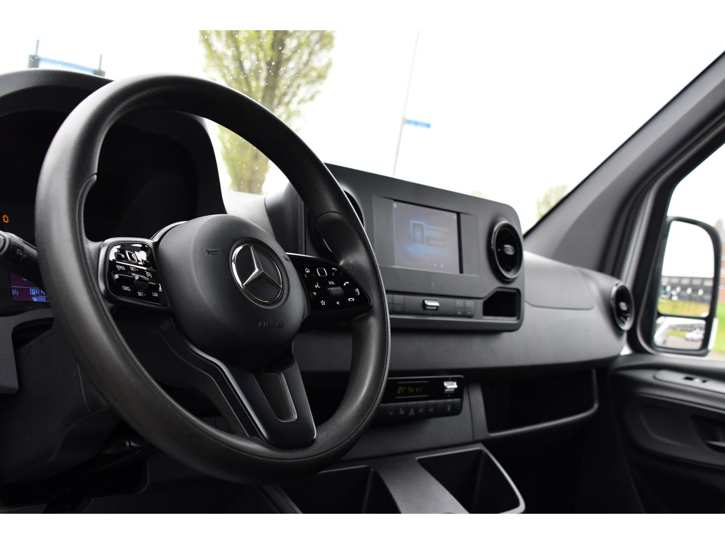 Mercedes-Benz Sprinter 316 2.2 CDI L2H1 AMG Edition Camera, Cruise, Carplay, Multimedia, 164pk, Automaat, Stoelverwarming, Standkachel, Uniek!