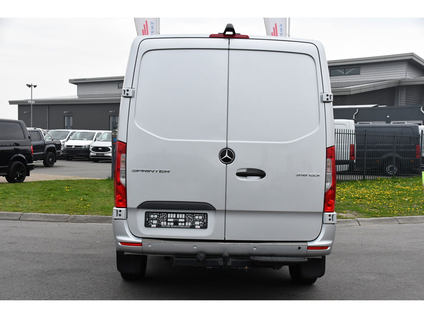 Mercedes-Benz Sprinter 316 2.2 CDI L2H1 AMG Edition Camera, Cruise, Carplay, Multimedia, 164pk, Automaat, Stoelverwarming, Standkachel, Uniek!