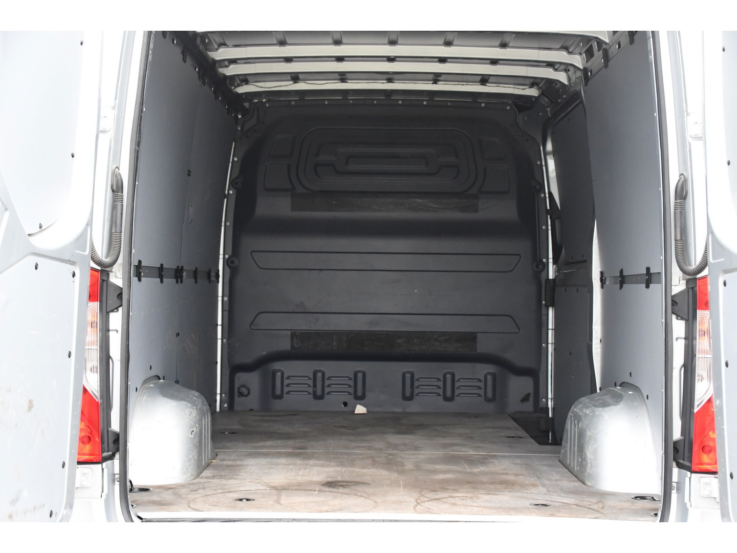 Mercedes-Benz Sprinter 316 2.2 CDI L2H1 AMG Edition Camera, Cruise, Carplay, Multimedia, 164pk, Automaat, Stoelverwarming, Standkachel, Uniek!