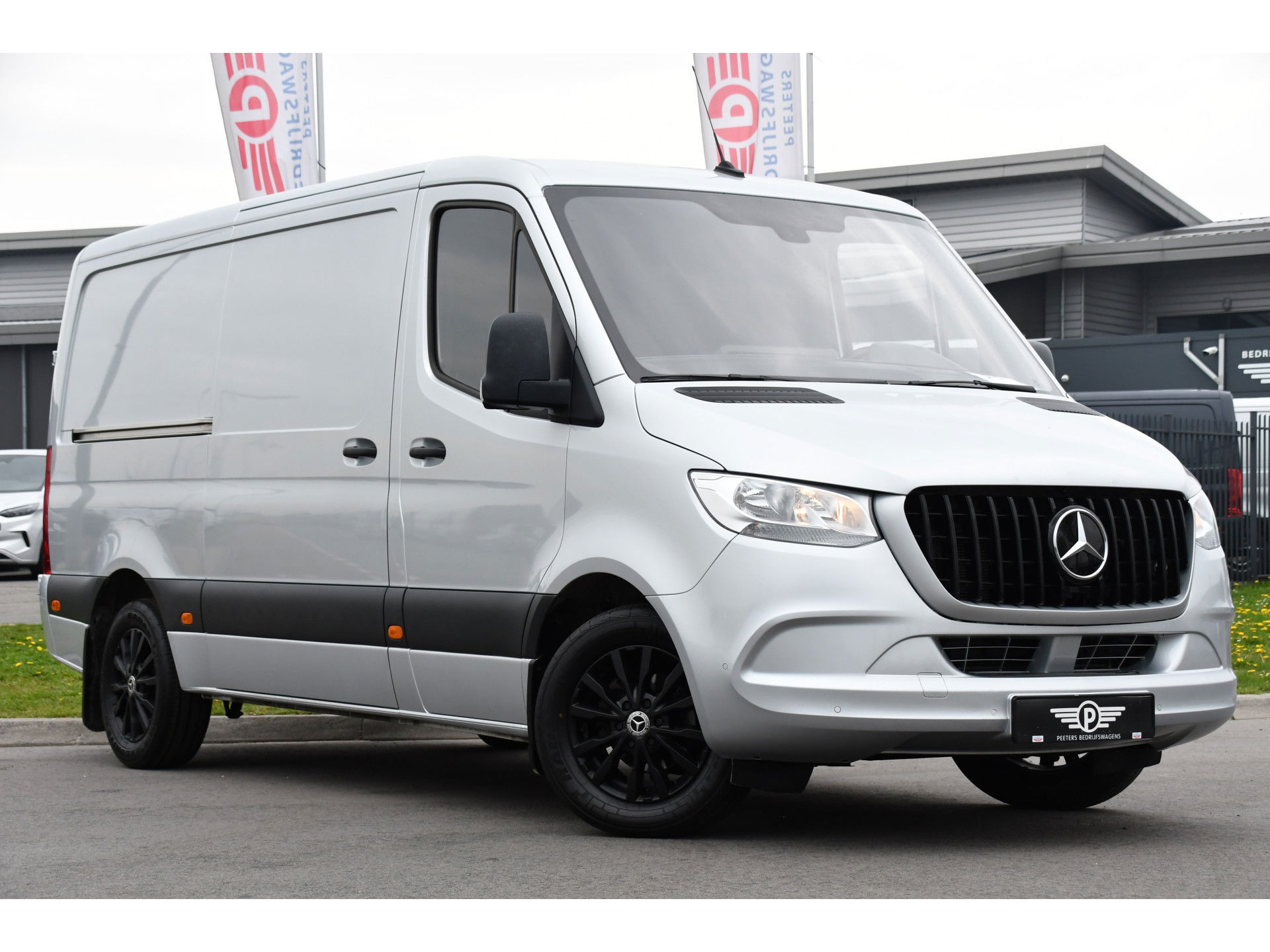 Mercedes-Benz Sprinter 316 2.2 CDI L2H1 AMG Edition Camera, Cruise, Carplay, Multimedia, 164pk, Automaat, Stoelverwarming, Standkachel, Uniek!