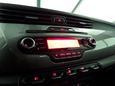 Alfa Romeo Giulietta 1.4 T Distinctive "Origineel NL!" Trekhaak Cruise-Control Nieuwe-APK, van 2e eigenaar in zeer nette staat!