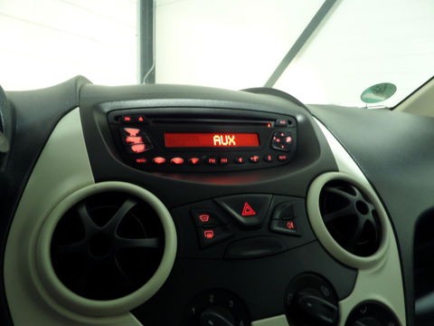 Ford Ka 1.2 Trend Bluetooth Lichtmetalen velgen Elektrische ramen Technisch goede auto & volledige historie aanwezig !