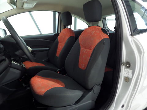 Ford Ka 1.2 Trend Bluetooth Lichtmetalen velgen Elektrische ramen Technisch goede auto & volledige historie aanwezig !